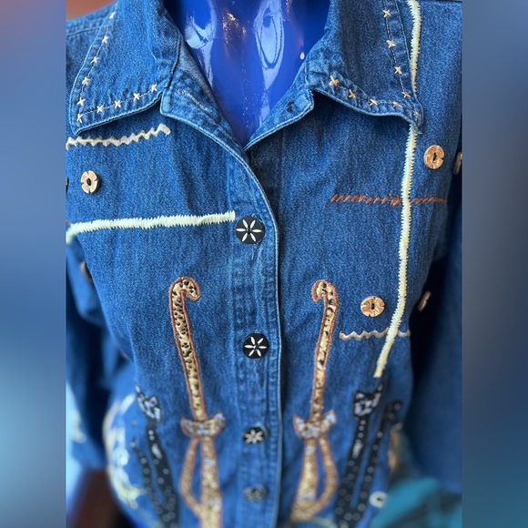 SOLD at market Vintage embroidered cat denim shirt - Picture 11 of 14